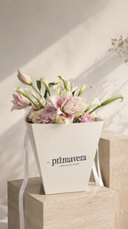 AUTHOR III — AURA Bouquet elegante de flores premium con diseño luminoso y contemporáneo