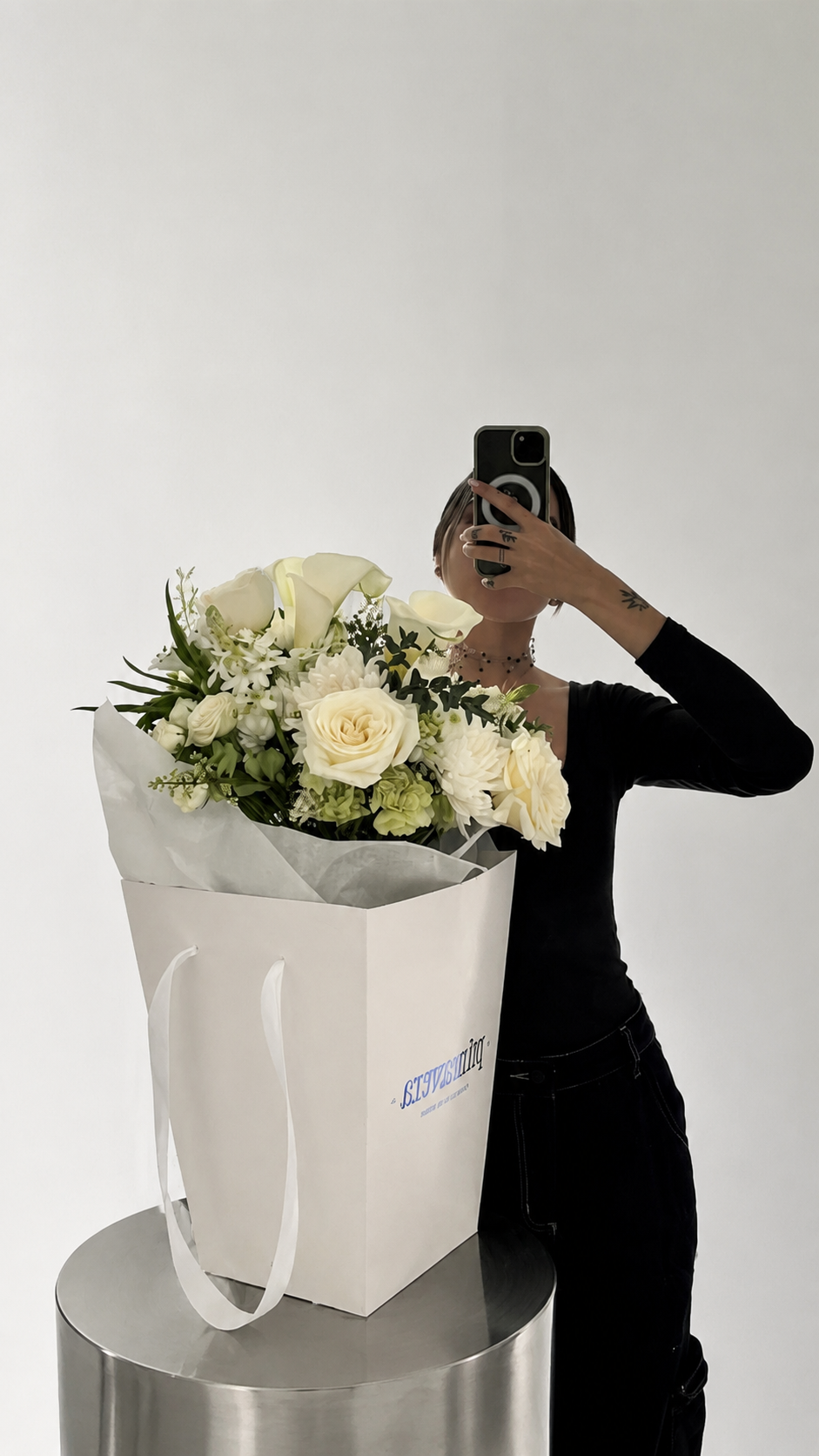 AUTHOR II — SERENITY Diseño floral blanco elegante