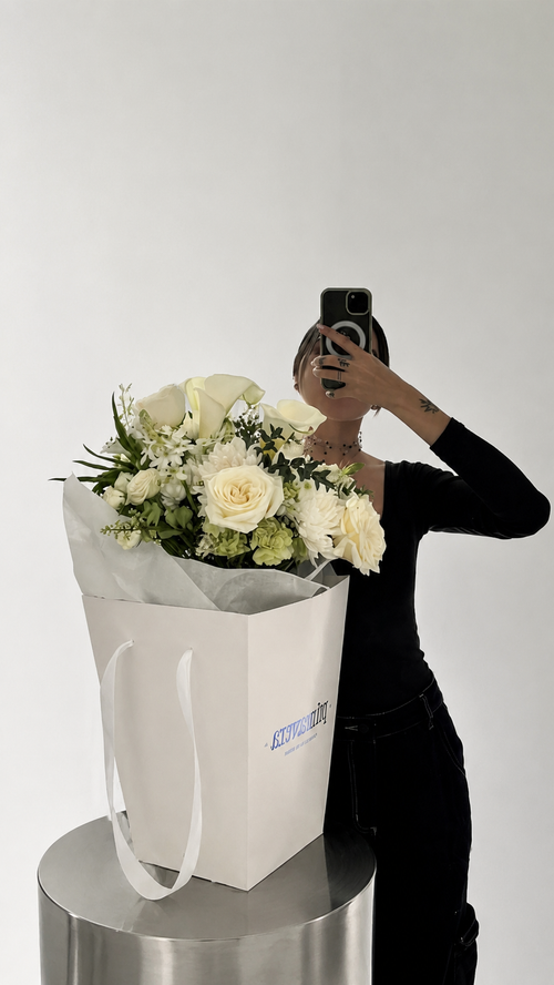 AUTHOR II — SERENITY Diseño floral blanco elegante