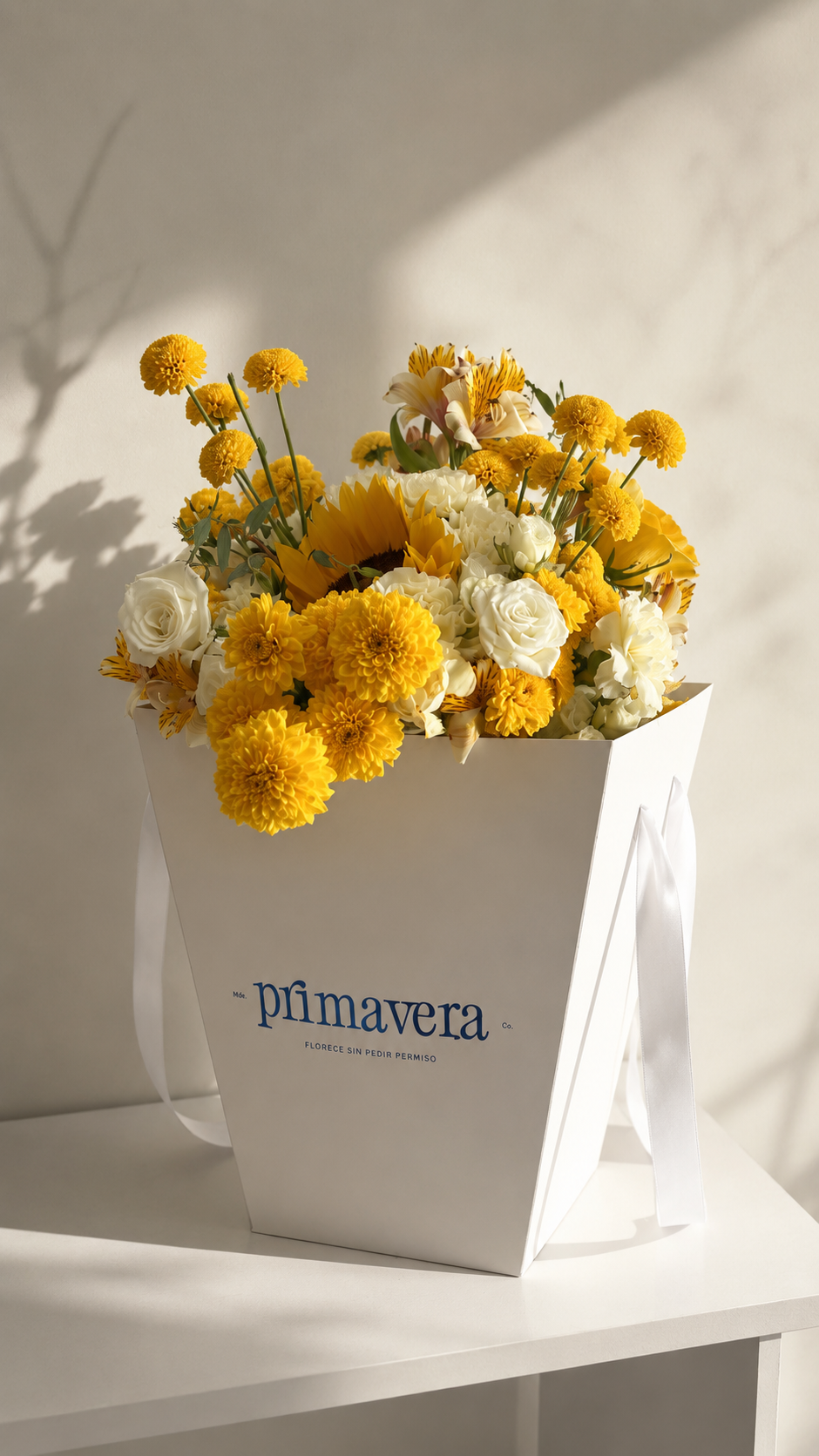 AUTHOR IV — INTENTION Bouquet moderno de flores coloridas con diseño floral consciente
