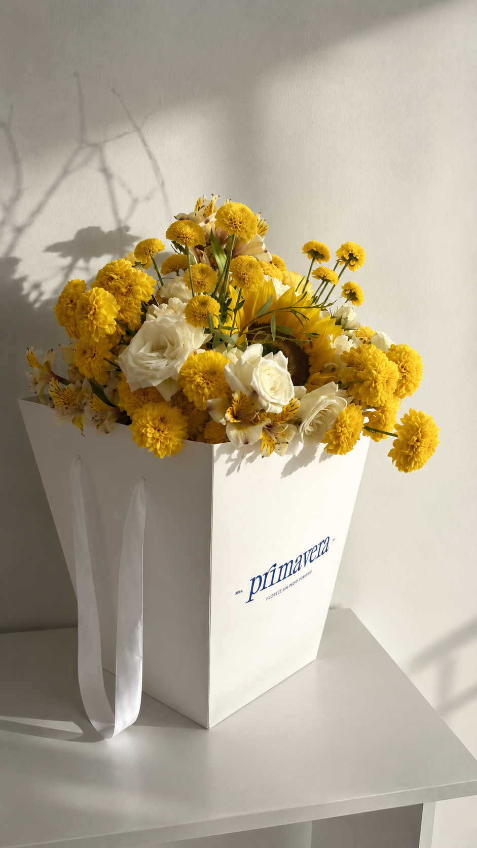 AUTHOR IV — INTENTION Bouquet moderno de flores coloridas con diseño floral consciente