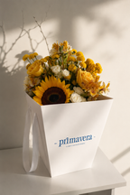AUTHOR IV — INTENTION Bouquet moderno de flores coloridas con diseño floral consciente