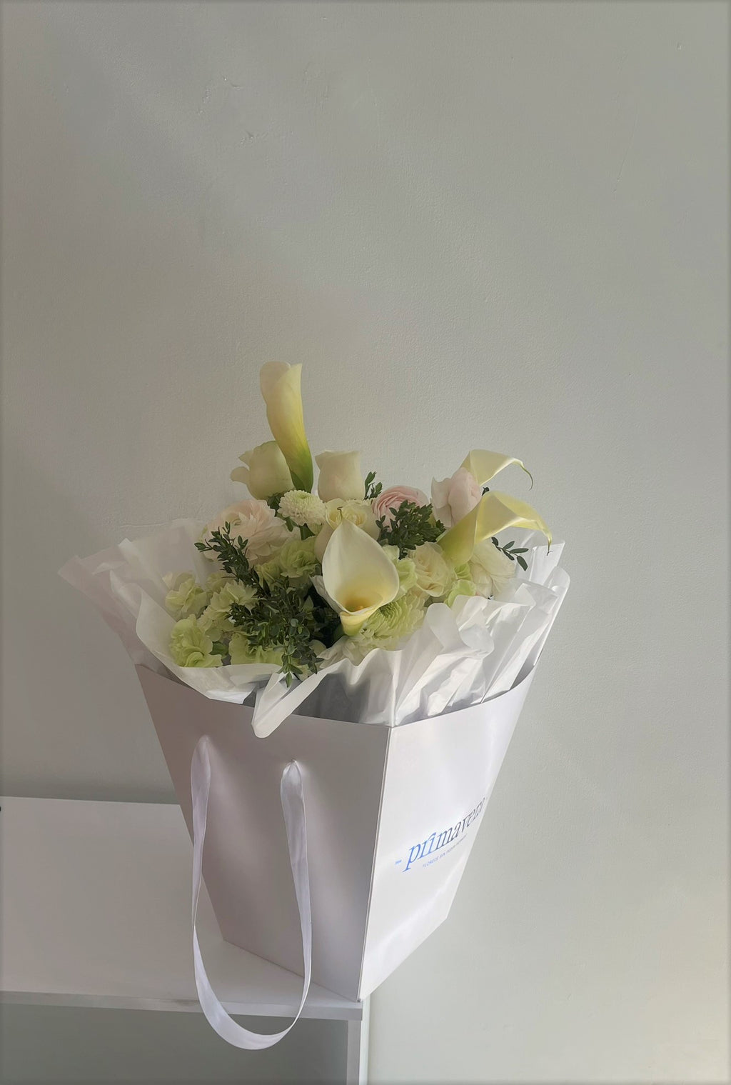 AUTHOR IX — ORIGIN Bouquet elegante de flores naturales