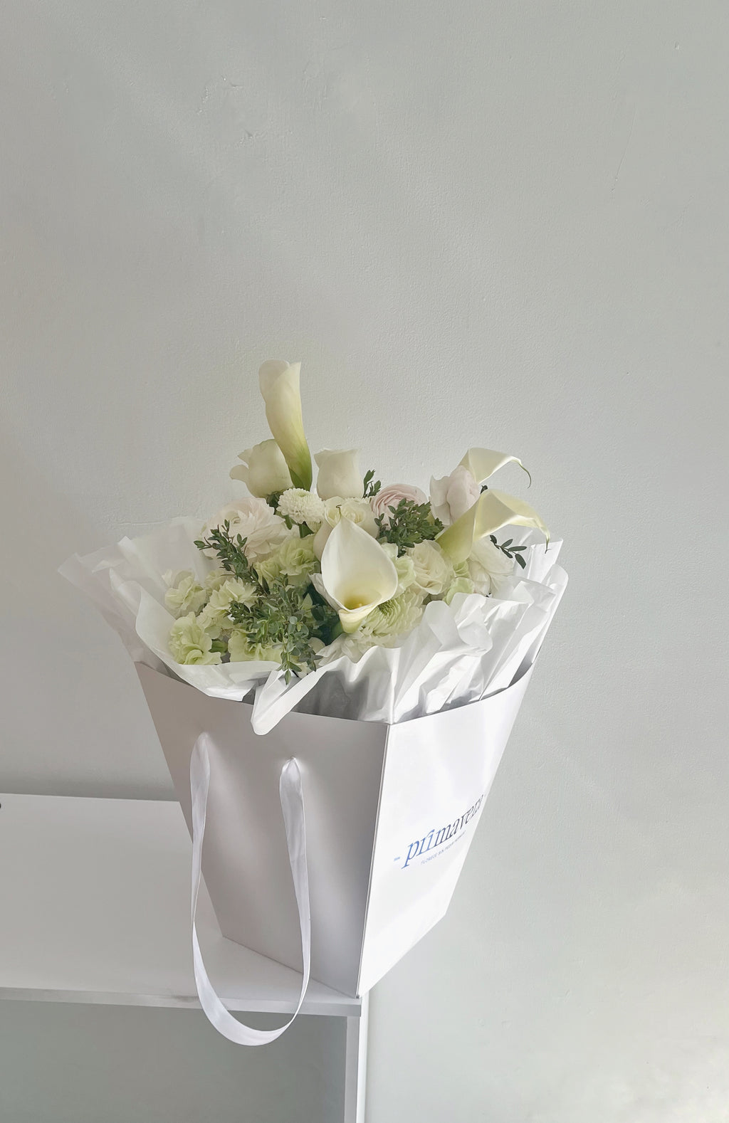 AUTHOR IX — ORIGIN Bouquet elegante de flores naturales