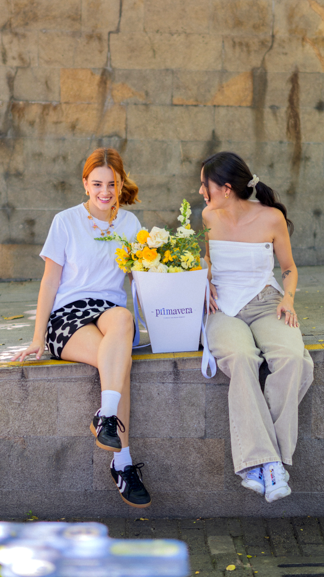 ORIGIN 2015 | Bouquet de rosas blancas y flores amarillas