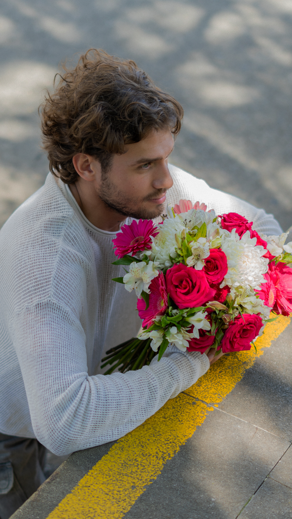 YIN BLOOM 18 | Bouquet en gerberas rosadas y flores blancas
