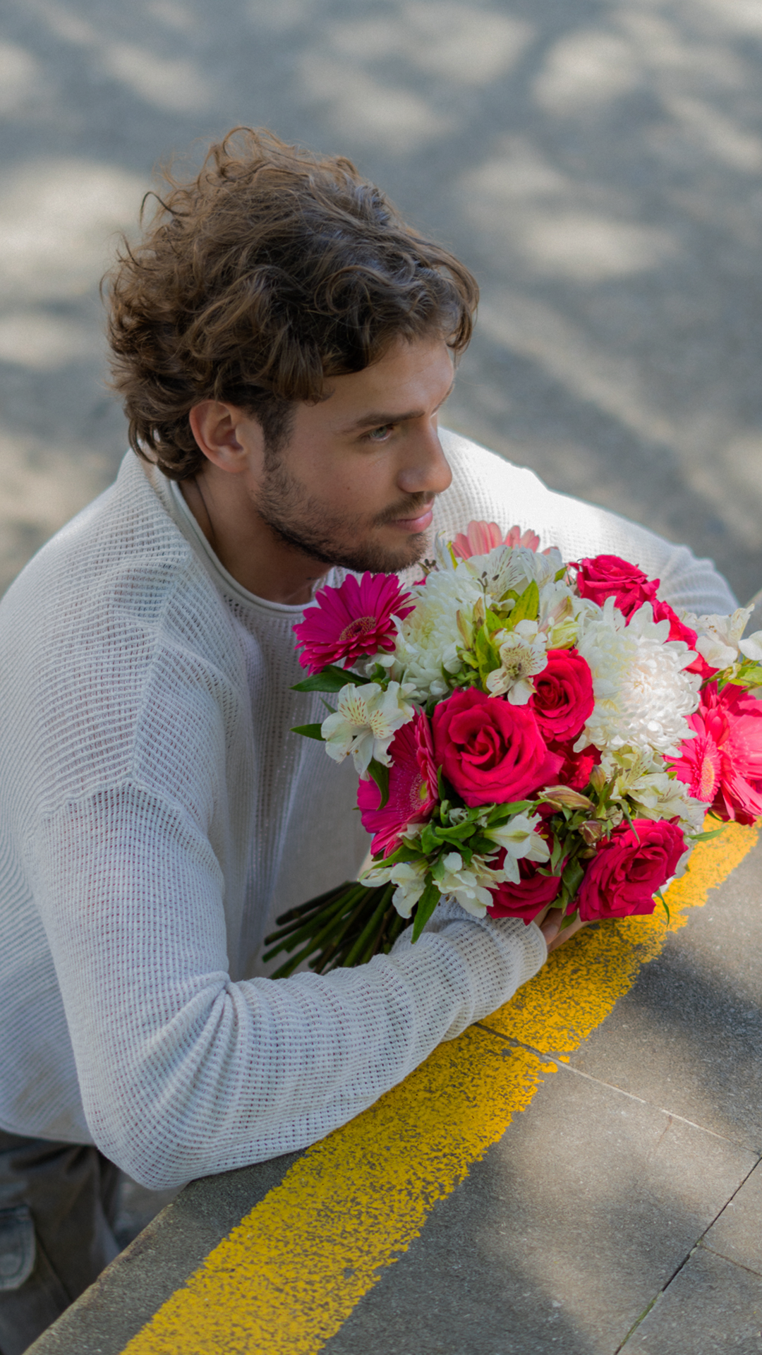 YIN BLOOM 18 | Bouquet en gerberas rosadas y flores blancas