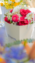 YIN BLOOM 18 | Bouquet en gerberas rosadas y flores blancas