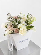 AUTHOR I — MEMORY Diseño floral elegante con flores blancas